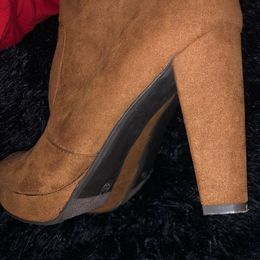Brown Chesnut Heels